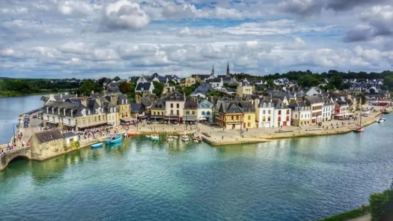 This city is undoubtedly the most legendary in Brittany