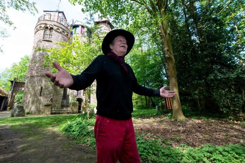 He built this castle alone in his garden for 34 years