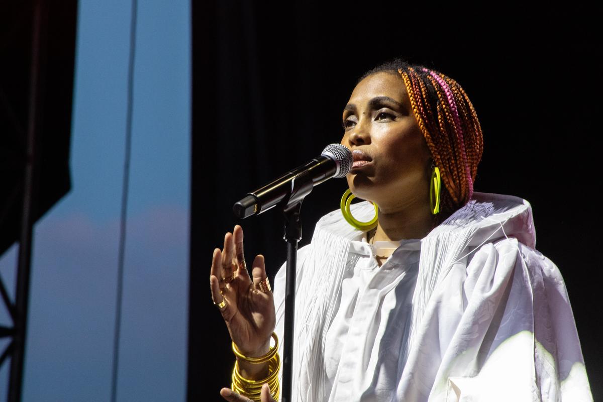 Imany, accompanied by eight cellists, gave a soaring and totally magical concert, Friday evening June 28 on the main stage.